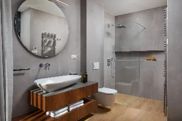 Contemporary Villa with Infinity Pool in Jezera