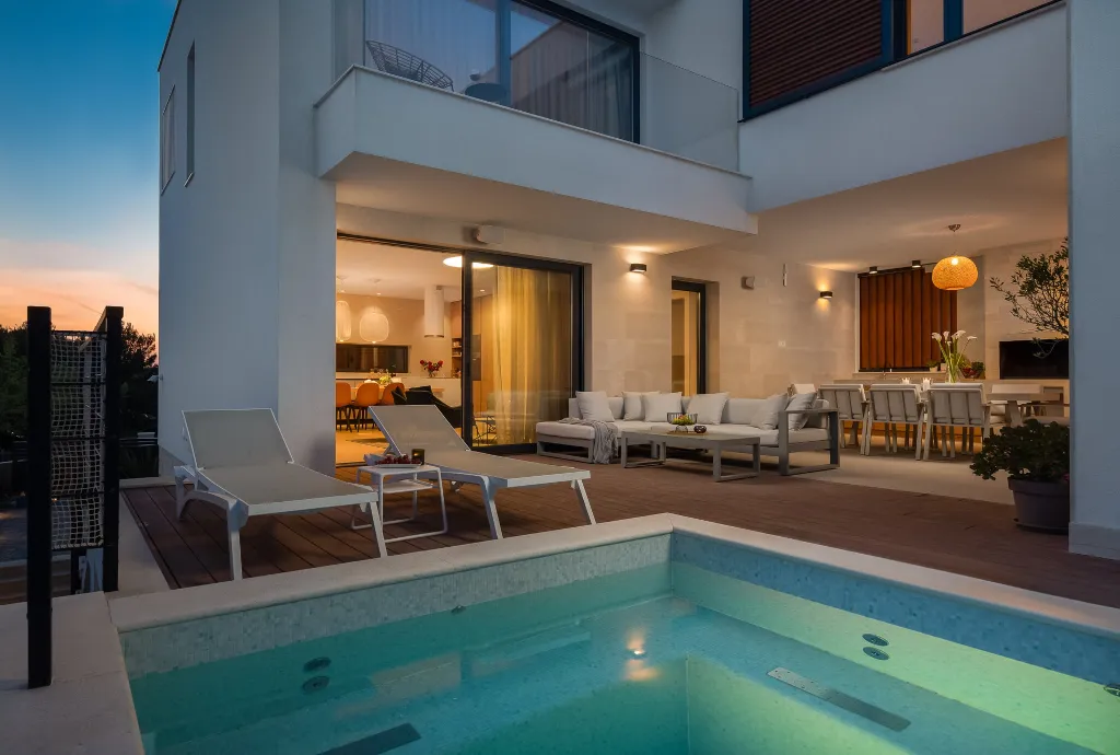 Contemporary Villa with Infinity Pool in Jezera