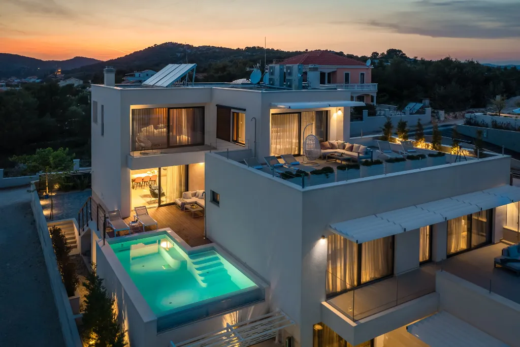Contemporary Villa with Infinity Pool in Jezera