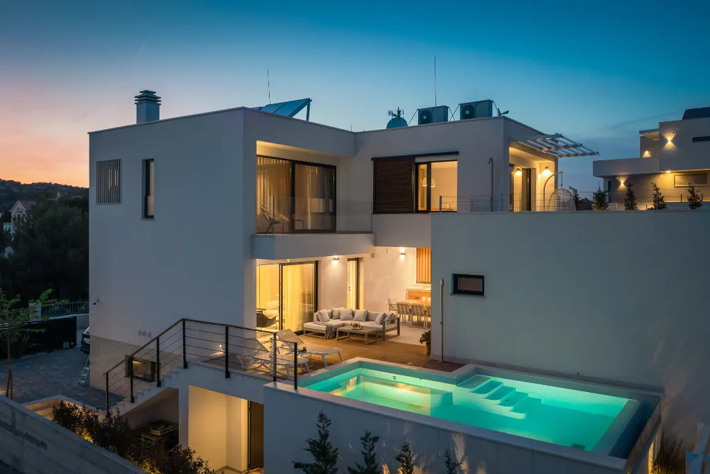 Contemporary Villa with Infinity Pool in Jezera