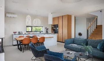 Contemporary Villa with Infinity Pool in Jezera