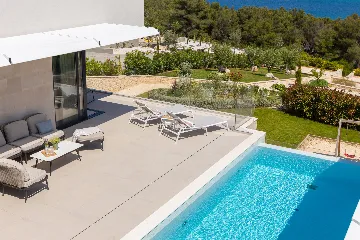 Modern Seaside Villa with Pool in Jezera