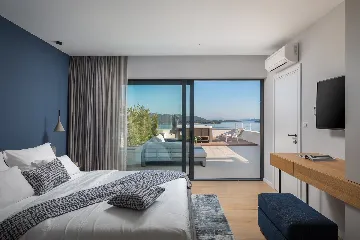 Modern Seaside Villa with Pool in Jezera