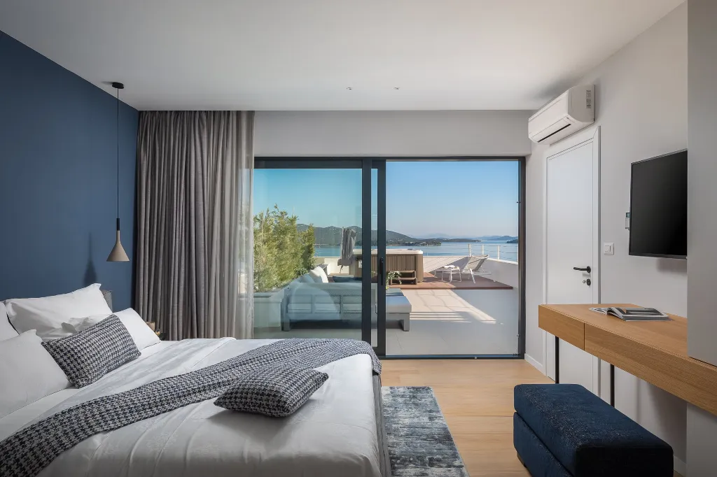 Modern Seaside Villa with Pool in Jezera