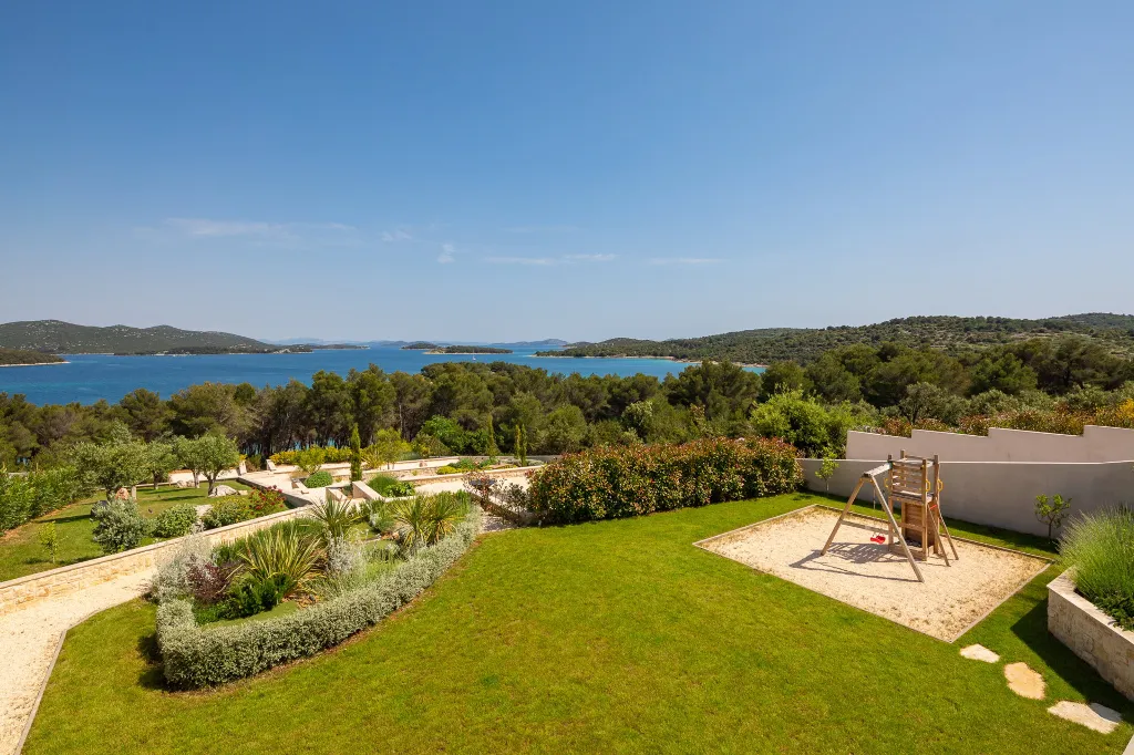Modern Seaside Villa with Pool in Jezera