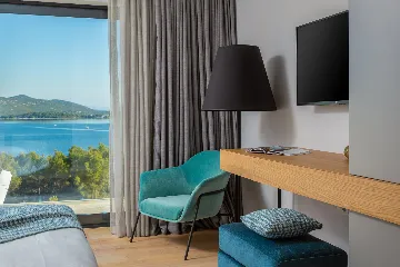 Modern Seaside Villa with Pool in Jezera