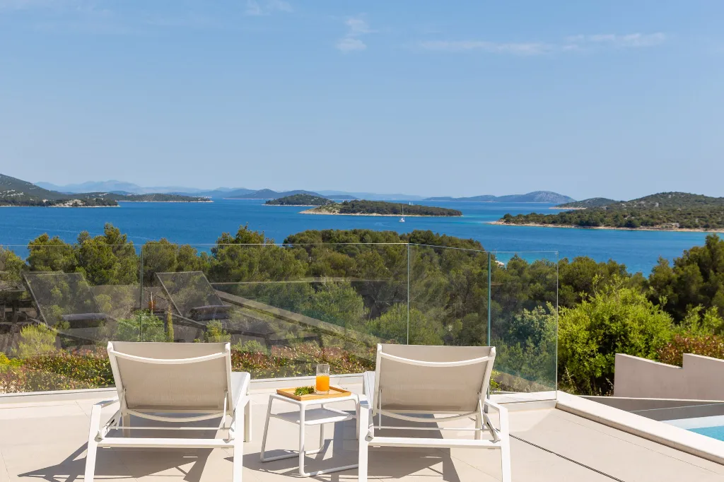 Modern Seaside Villa with Pool in Jezera