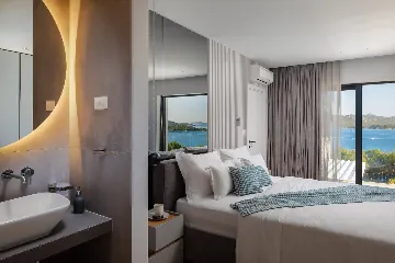 Modern Seaside Villa with Pool in Jezera