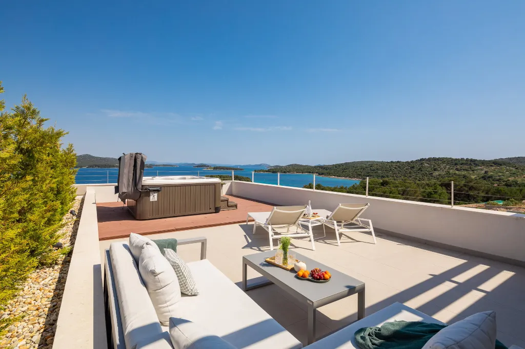 Modern Seaside Villa with Pool in Jezera