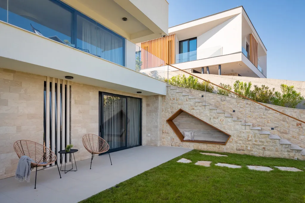 Modern Seaside Villa with Pool in Jezera