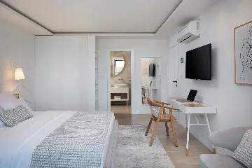 Modern Seaside Villa with Pool in Jezera