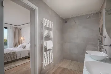 Modern Seaside Villa with Pool in Jezera