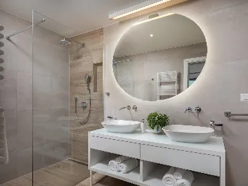 Modern Seaside Villa with Pool in Jezera