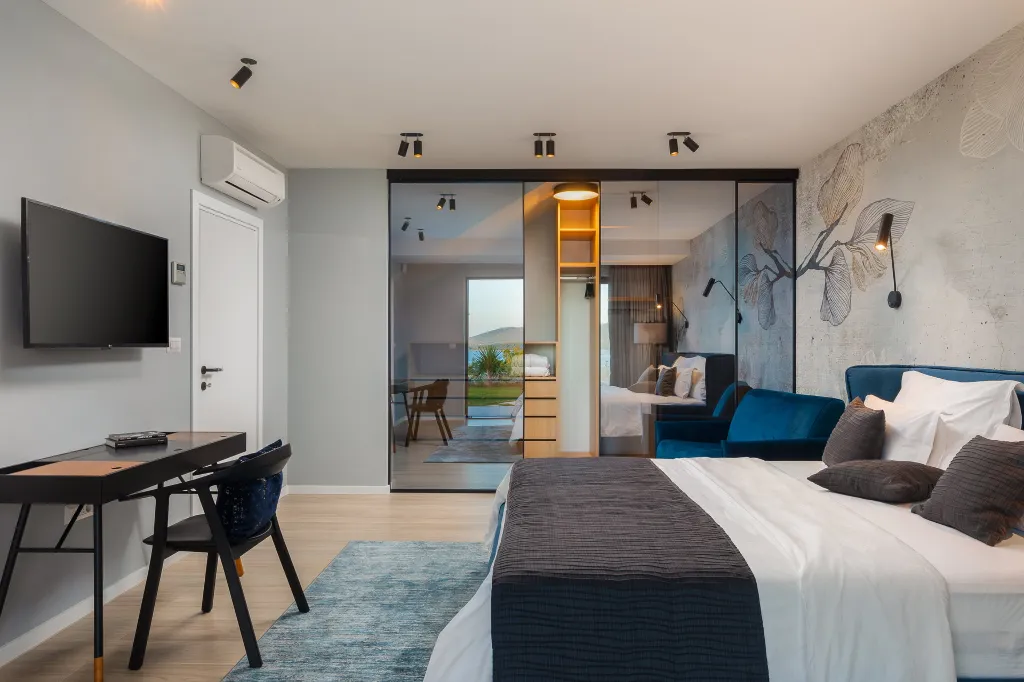 Modern Seaside Villa with Pool in Jezera