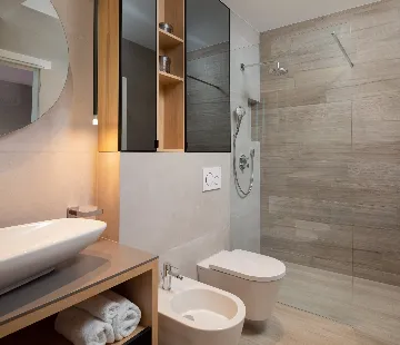 Modern Seaside Villa with Pool in Jezera