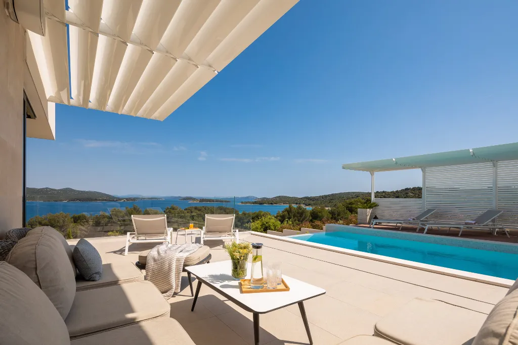 Contemporary Villa Complex With Pools, Jezera