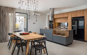 Contemporary Villa Complex With Pools, Jezera