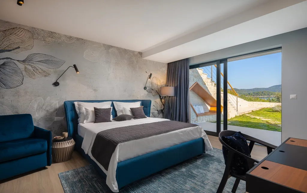 Contemporary Villa Complex With Pools, Jezera