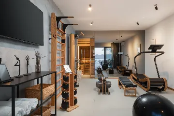 Contemporary Villa Complex With Pools, Jezera