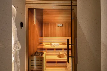 Contemporary Villa Complex With Pools, Jezera