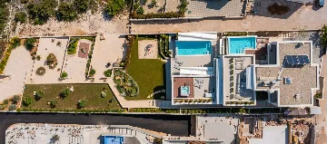 Contemporary Villa Complex With Pools, Jezera