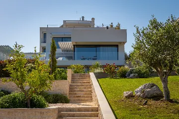 Contemporary Villa Complex With Pools, Jezera