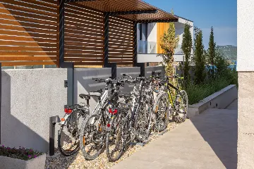 Contemporary Villa Complex With Pools, Jezera