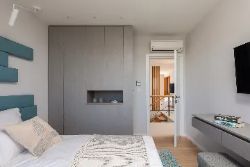 Contemporary Villa Complex With Pools, Jezera