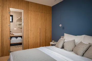 Contemporary Villa Complex With Pools, Jezera