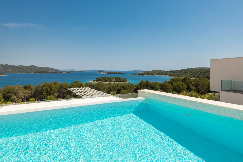 Contemporary Villa Complex With Pools, Jezera