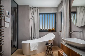 Contemporary Villa Complex With Pools, Jezera