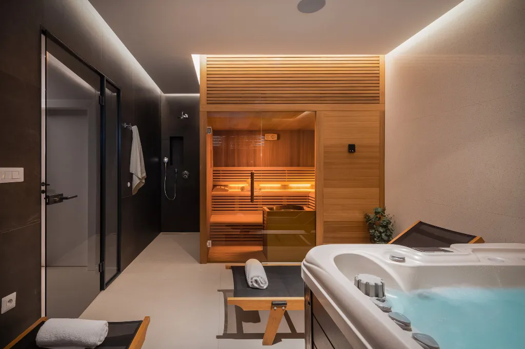 Contemporary Villa Complex With Pools, Jezera