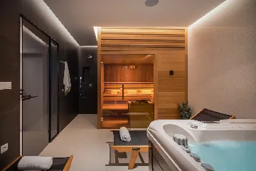 Contemporary Villa Complex With Pools, Jezera