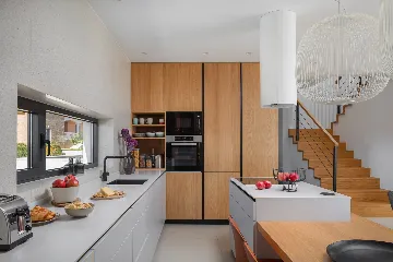 Contemporary Villa Complex With Pools, Jezera