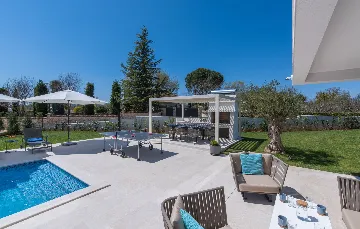 Spacious Family Villa with Pool in Poreč