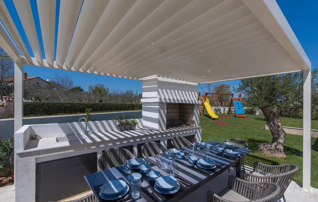 Spacious Family Villa with Pool in Poreč