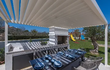 Spacious Family Villa with Pool in Poreč