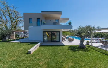 Spacious Family Villa with Pool in Poreč