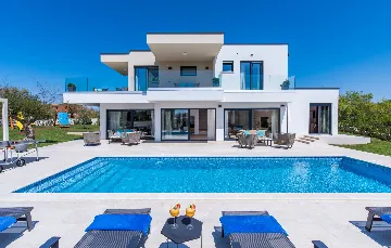 Spacious Family Villa with Pool in Poreč