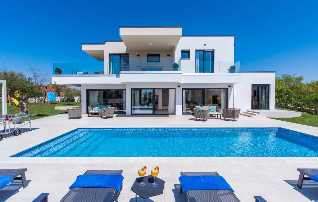 Spacious Family Villa with Pool in Poreč