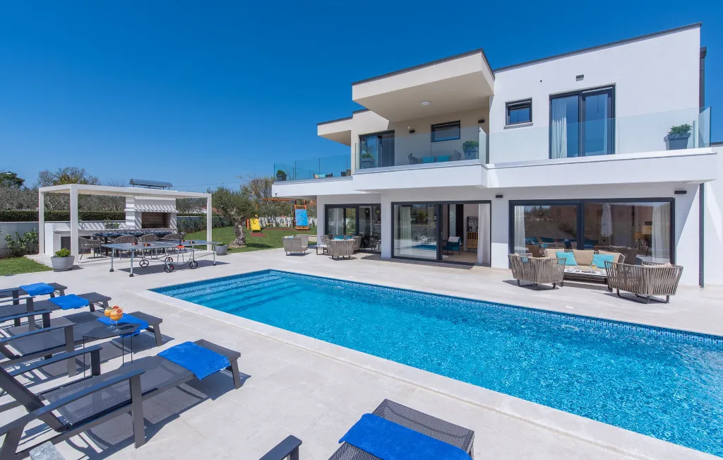 Spacious Family Villa with Pool in Poreč
