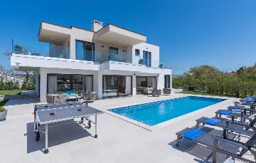 Spacious Family Villa with Pool in Poreč
