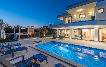 Spacious Family Villa with Pool in Poreč