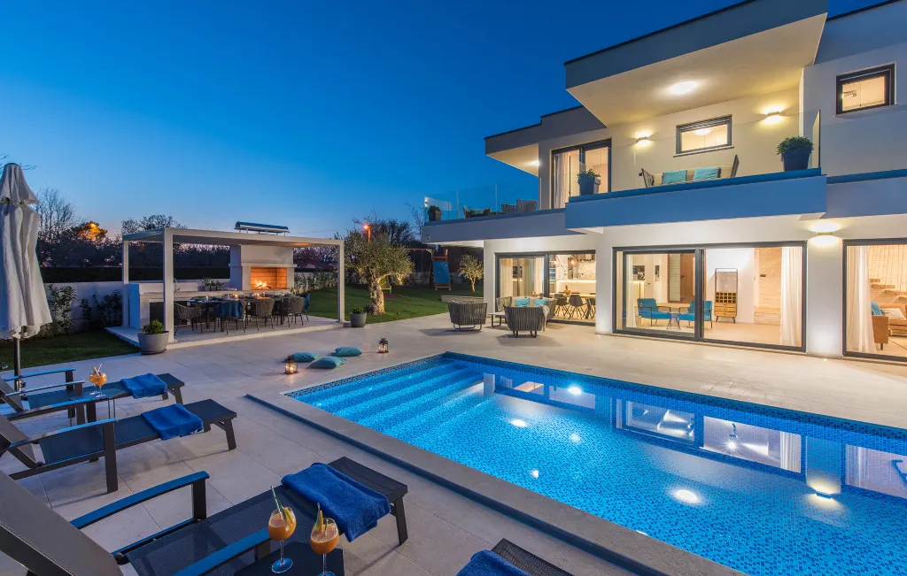 Spacious Family Villa with Pool in Poreč