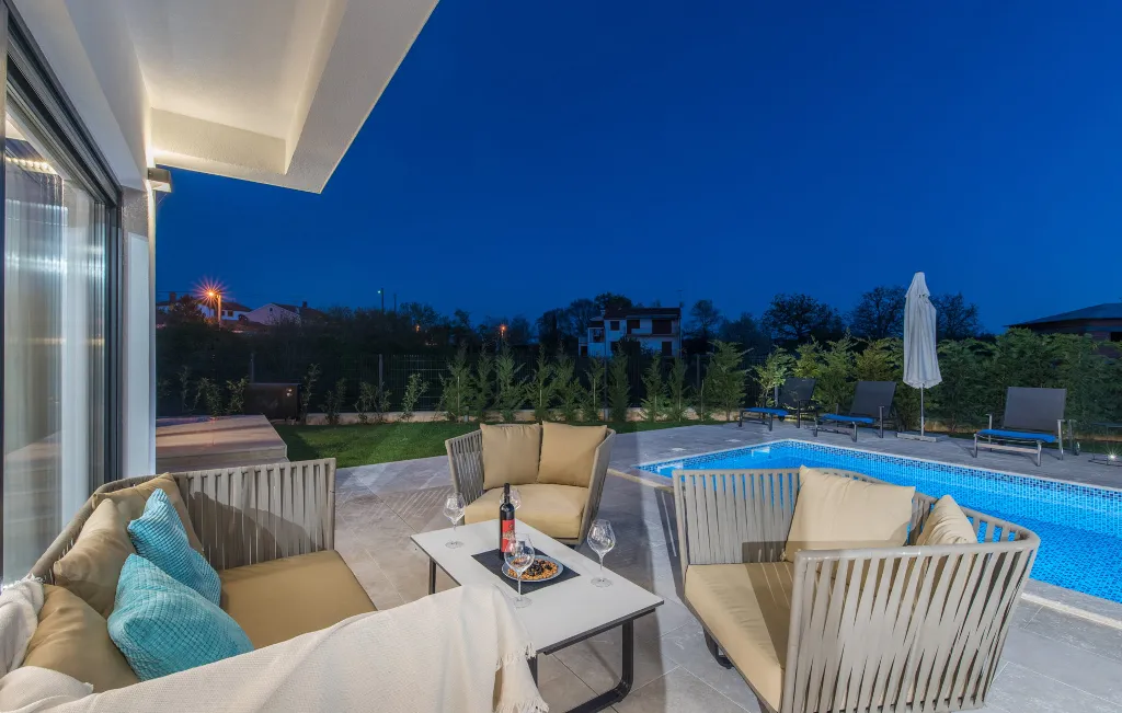 Spacious Family Villa with Pool in Poreč