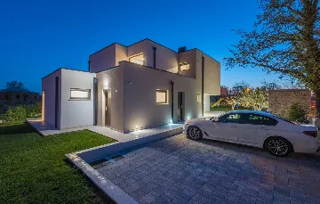 Spacious Family Villa with Pool in Poreč