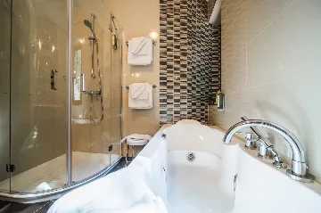 Seaside Family Villa with Pool in Dubrovnik