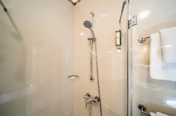 Seaside Family Villa with Pool in Dubrovnik