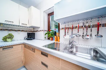 Seaside Family Villa with Pool in Dubrovnik