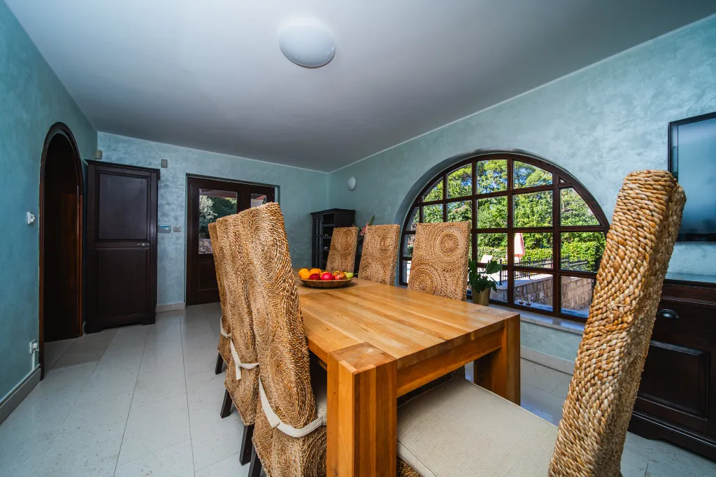 Seaside Family Villa with Pool in Dubrovnik